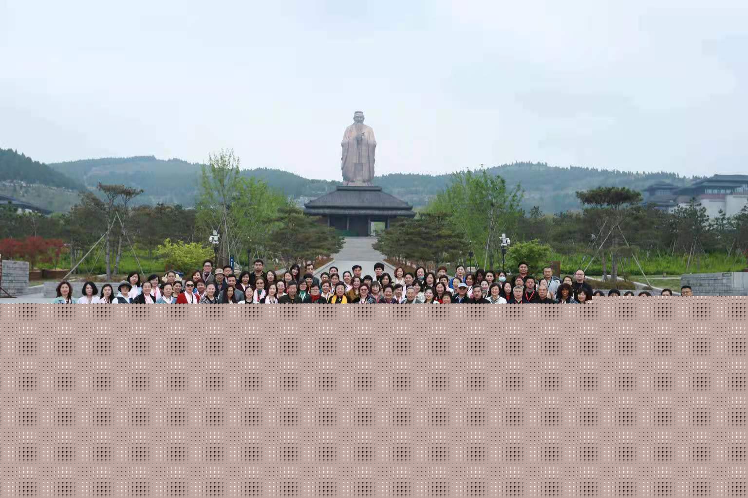 萬合恒業(yè)董事長許羅軒女士受邀參加地球母親日與世界讀書日“母愛基金與母愛教育”專題活動(dòng)